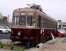 レトロ駐車場に保存展示されている西鉄の路面電車